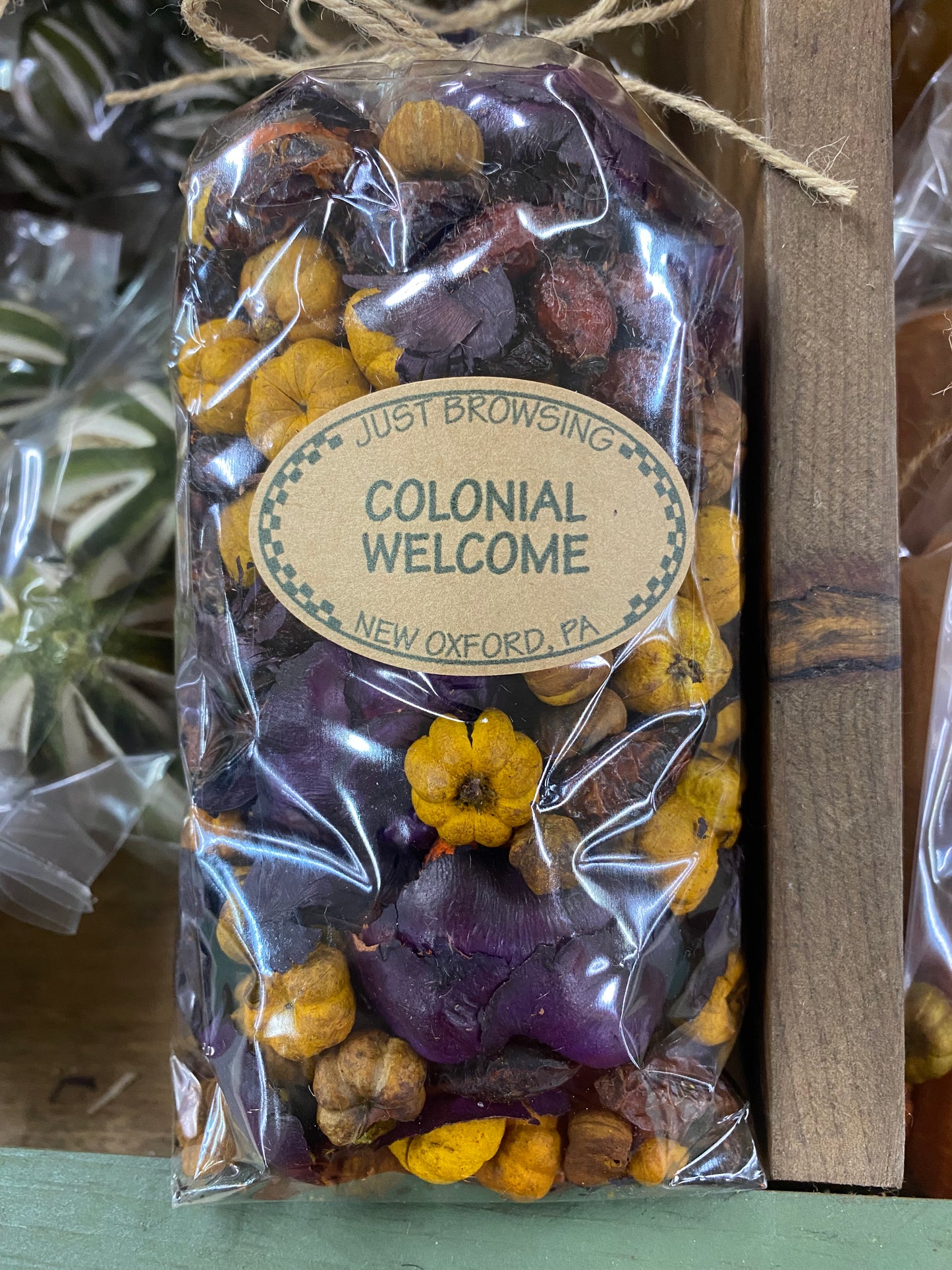 Colonial Welcome Small