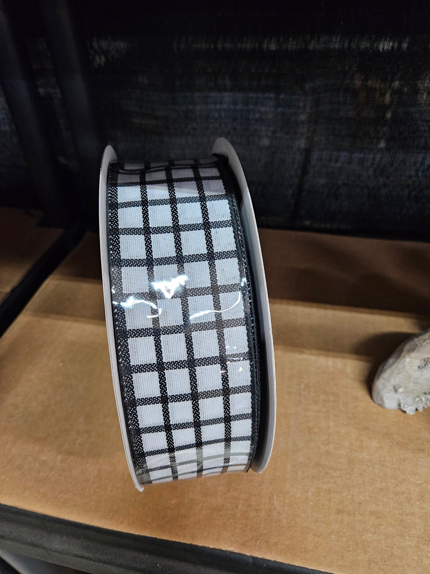 2.5"x 50Y Woven Trelis Black-White